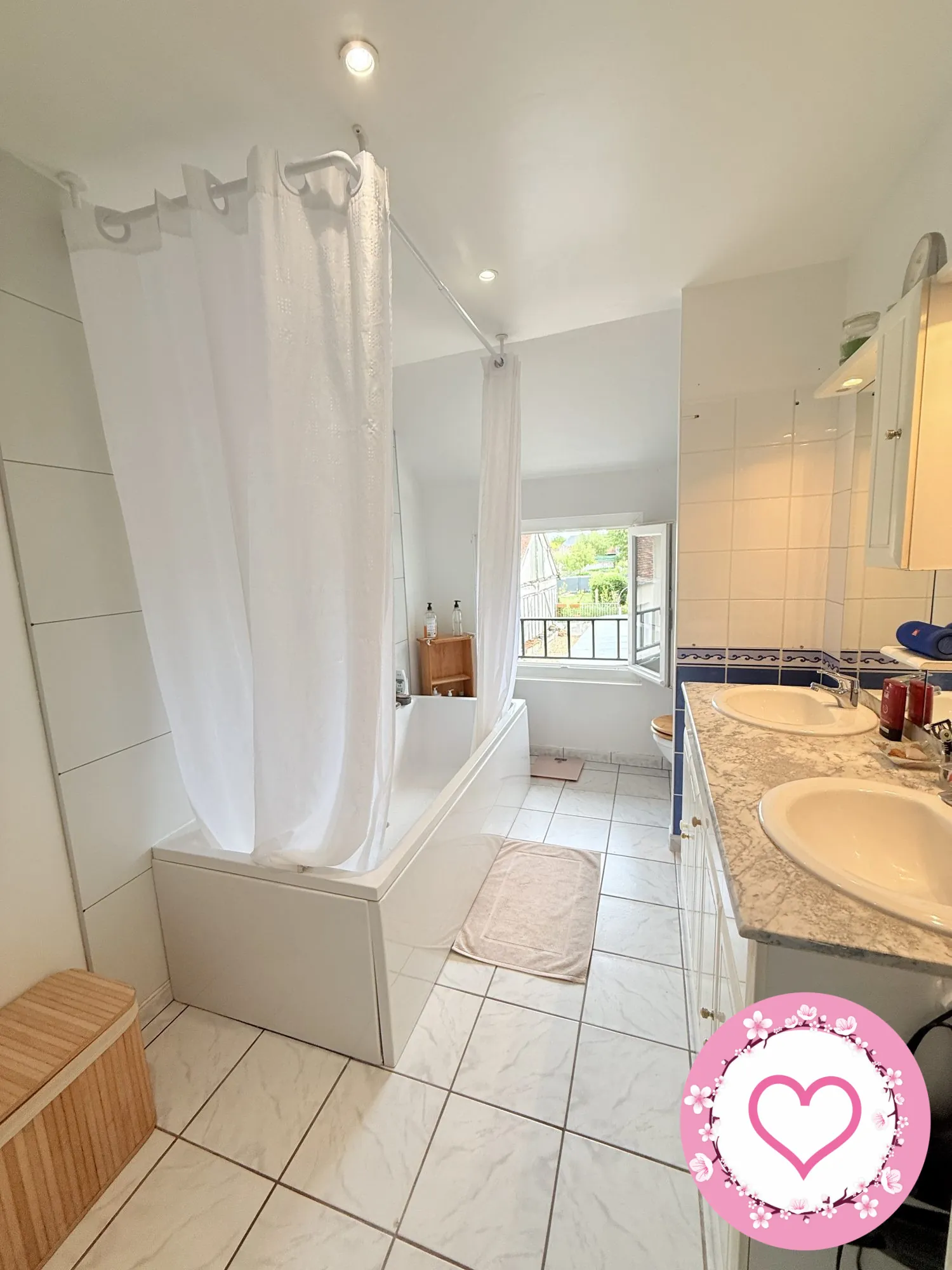 Maison à Dampierre-en-Burly avec 3 chambres, pièce lumineuse et jardin - Investissement ou résidence paisible 