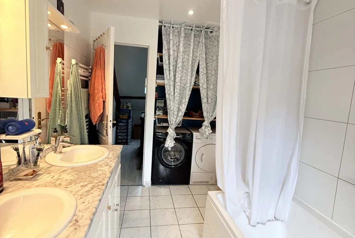 Maison à Dampierre-en-Burly avec 3 chambres, pièce lumineuse et jardin - Investissement ou résidence paisible 