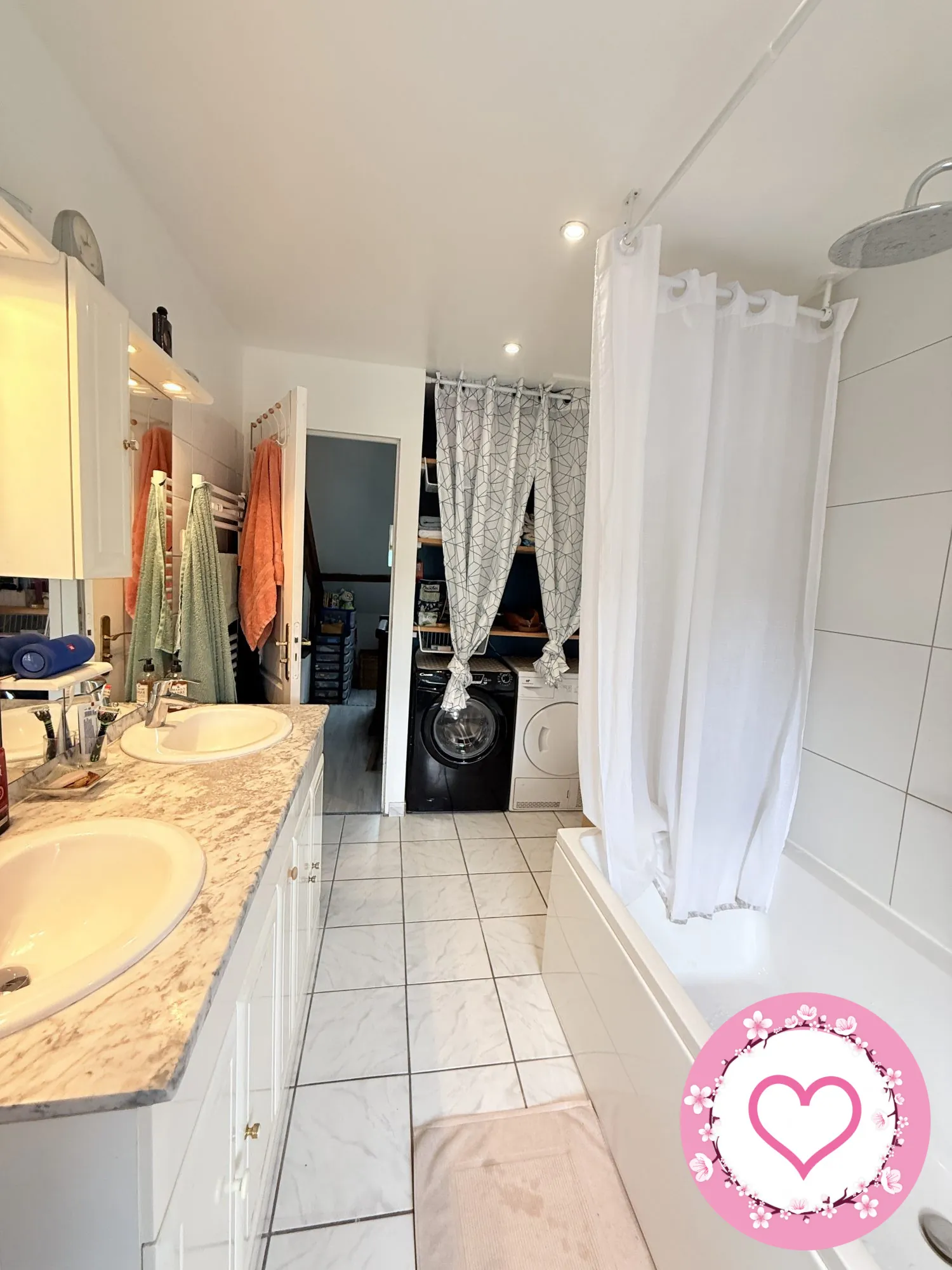 Maison à Dampierre-en-Burly avec 3 chambres, pièce lumineuse et jardin - Investissement ou résidence paisible 