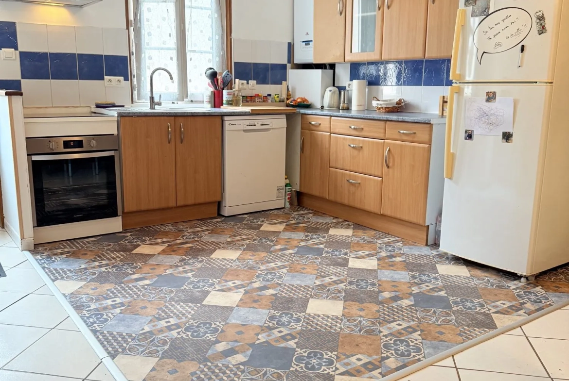 Maison à Dampierre-en-Burly avec 3 chambres, pièce lumineuse et jardin - Investissement ou résidence paisible 