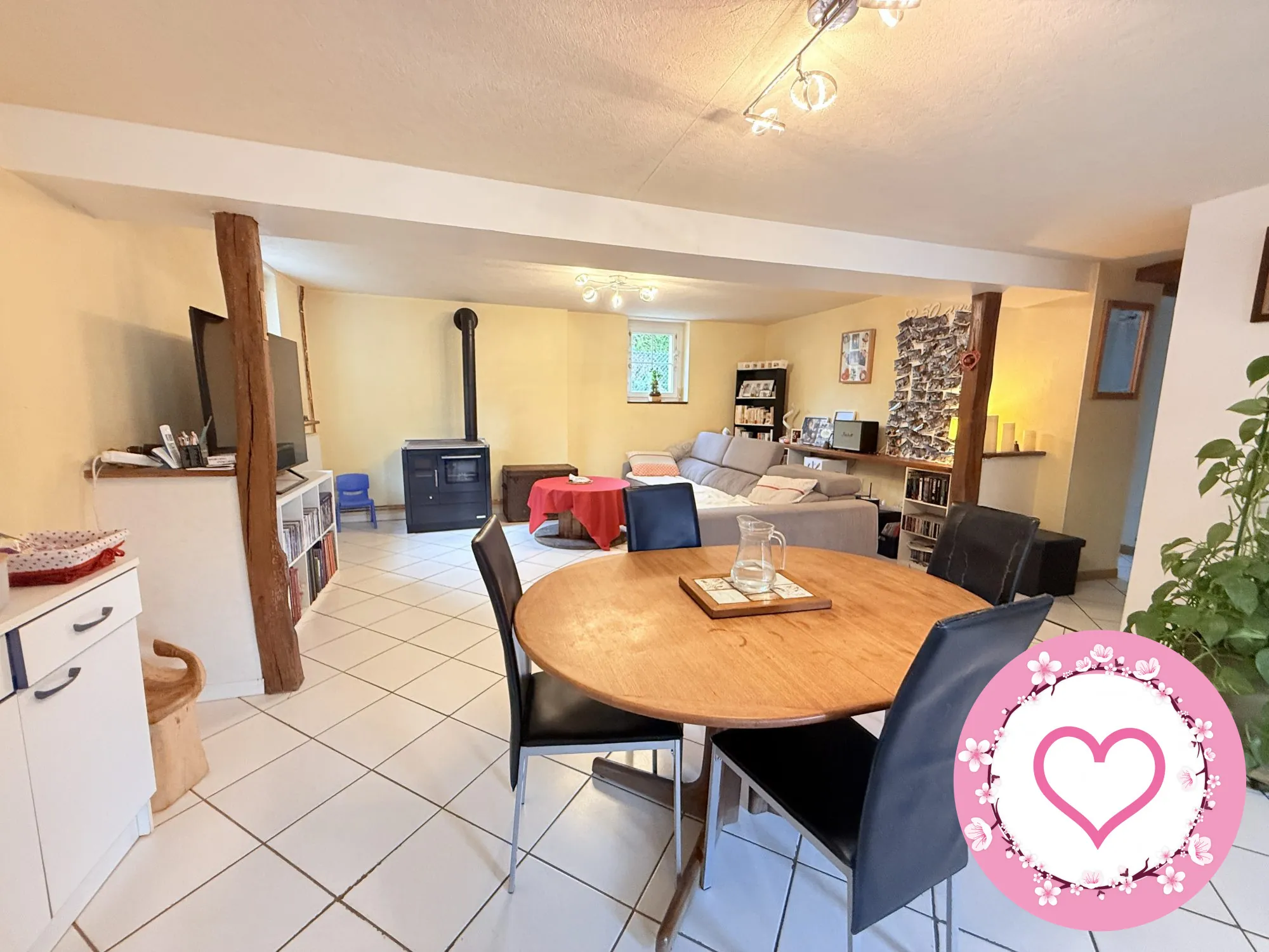Maison à Dampierre-en-Burly avec 3 chambres, pièce lumineuse et jardin - Investissement ou résidence paisible 