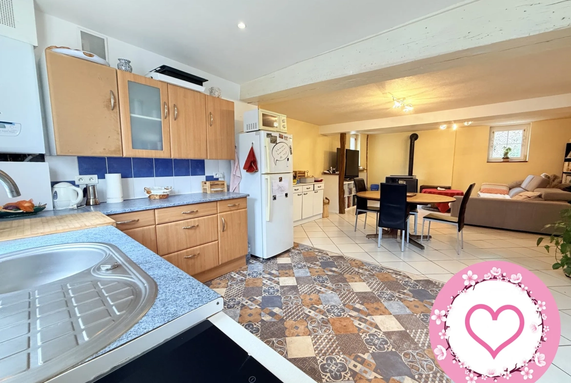 Maison à Dampierre-en-Burly avec 3 chambres, pièce lumineuse et jardin - Investissement ou résidence paisible 