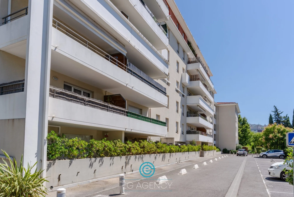 Bel appartement T2 avec grande terrasse à Marseille 12e 
