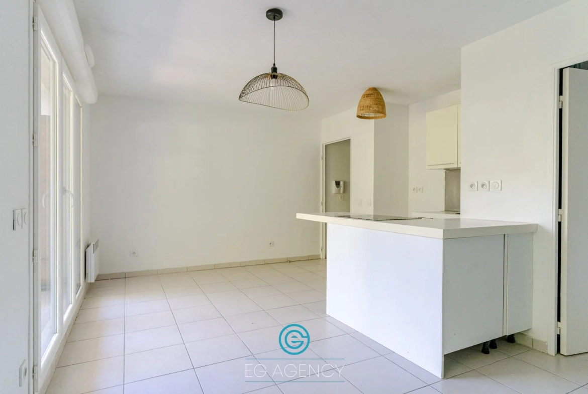 Bel appartement T2 avec grande terrasse à Marseille 12e 