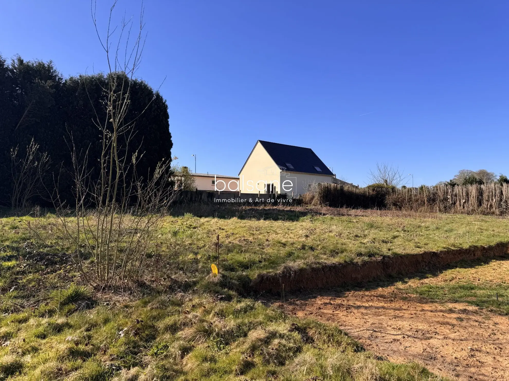 Viabilisé Terrain constructible de 1206 m² à Bourg-Achard, prêt à bâtir et viabilisé 
