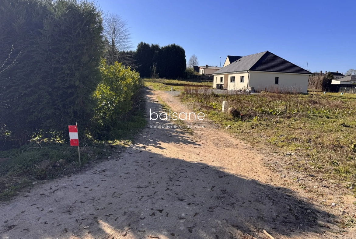 Terrain constructible de 1206 m² à Bourg-Achard, prêt à bâtir et viabilisé 