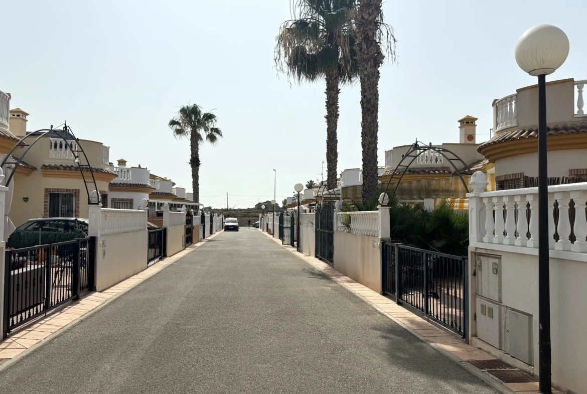 Appartement à vendre à Guardamar del Segura avec piscine et terrasse - 78 m² 