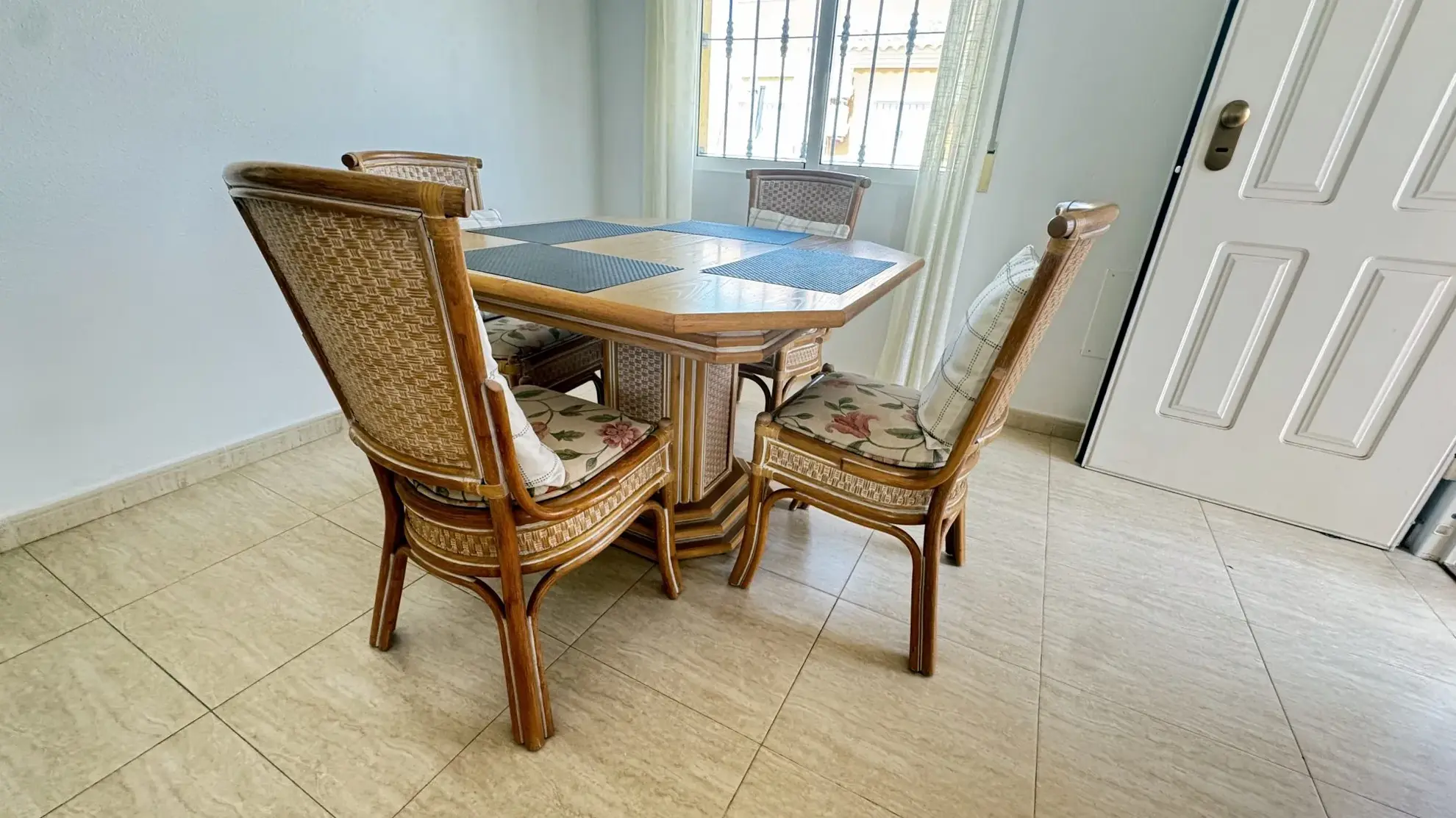 Appartement à vendre à Guardamar del Segura avec piscine et terrasse - 78 m² 