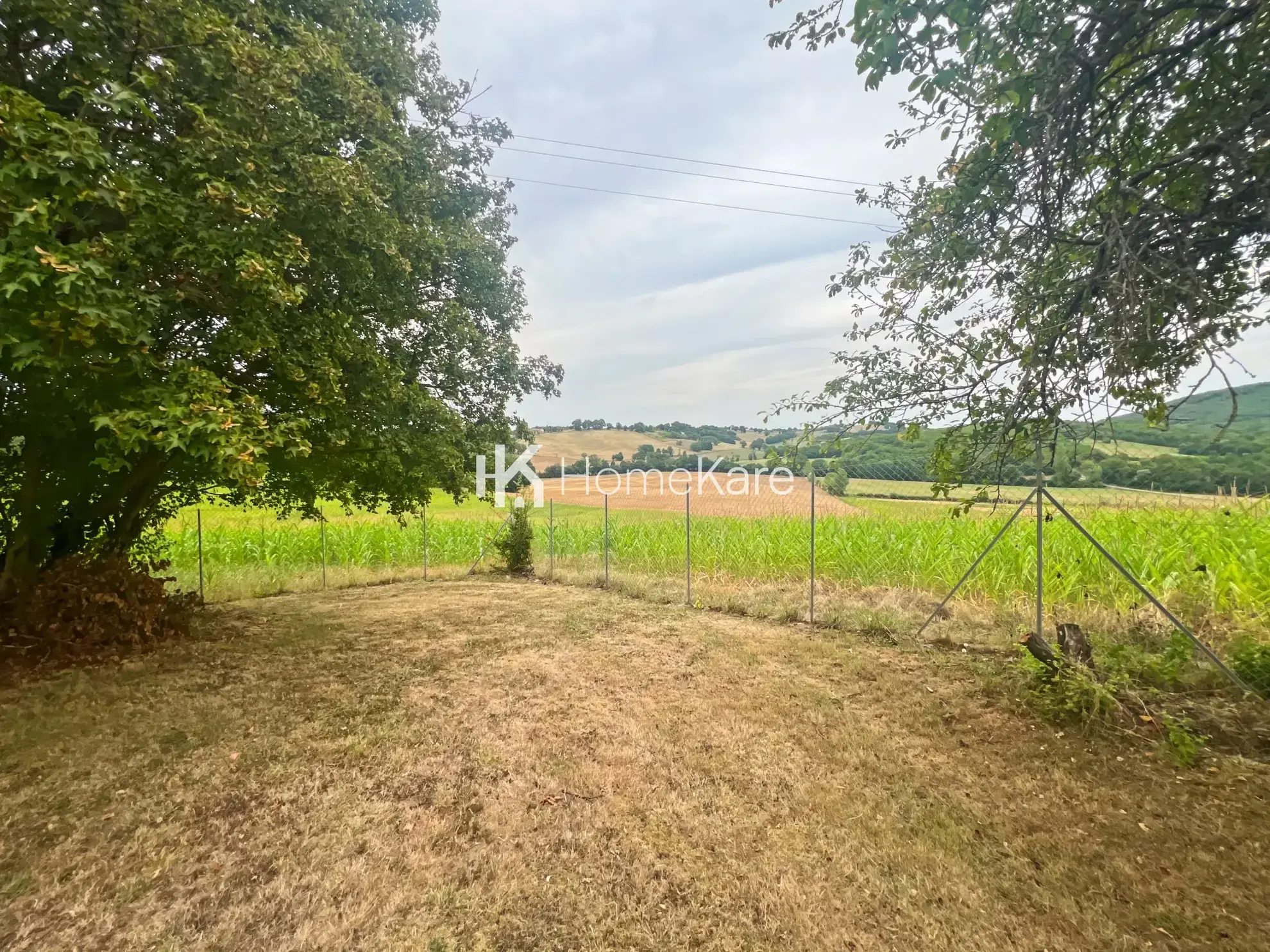 Maison à vendre à Saint-Marcet avec terrain de 3500 m², cadre naturel et travaux récents 