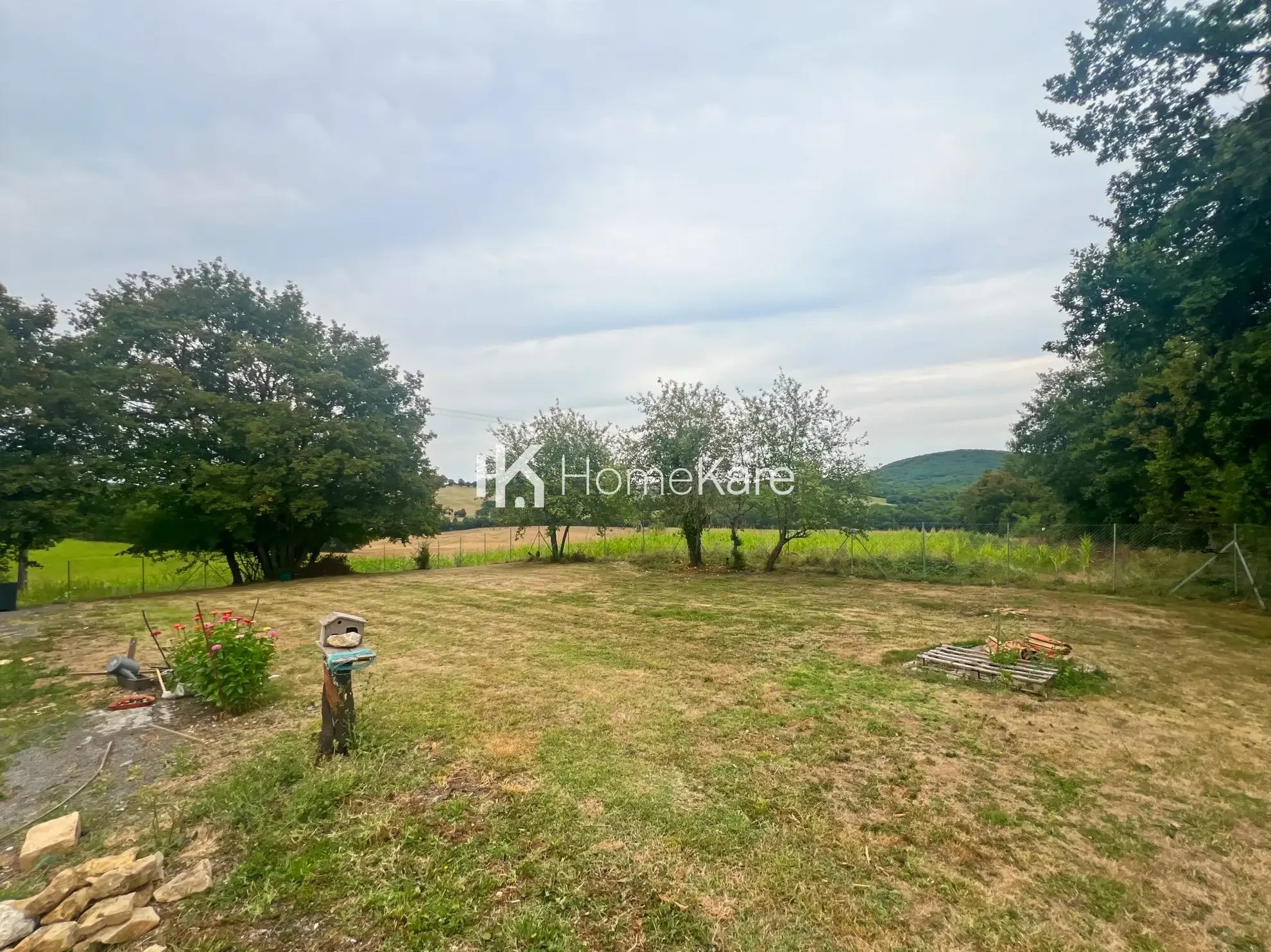 Maison à vendre à Saint-Marcet avec terrain de 3500 m², cadre naturel et travaux récents 