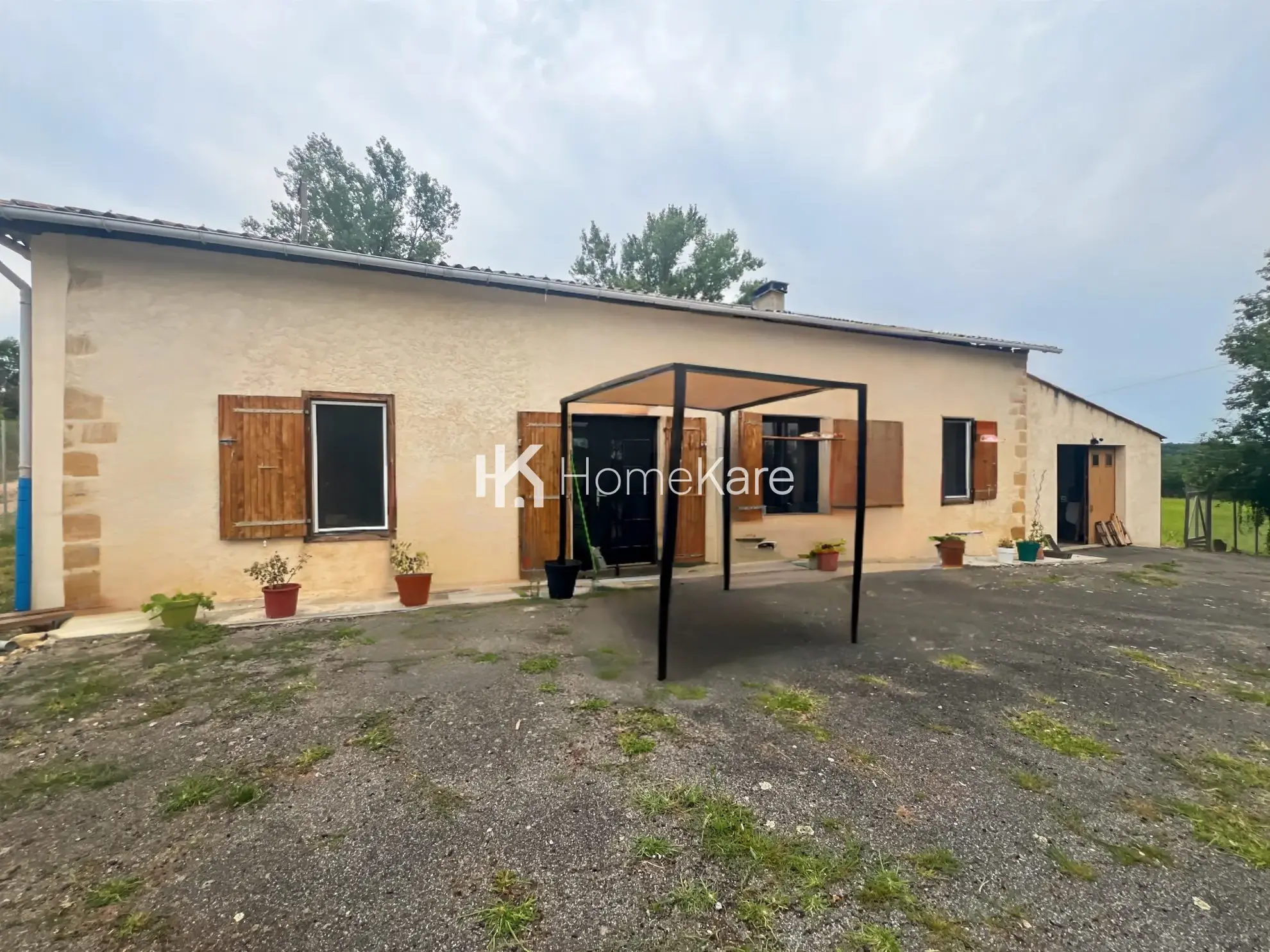 Maison à vendre à Saint-Marcet avec terrain de 3500 m², cadre naturel et travaux récents 
