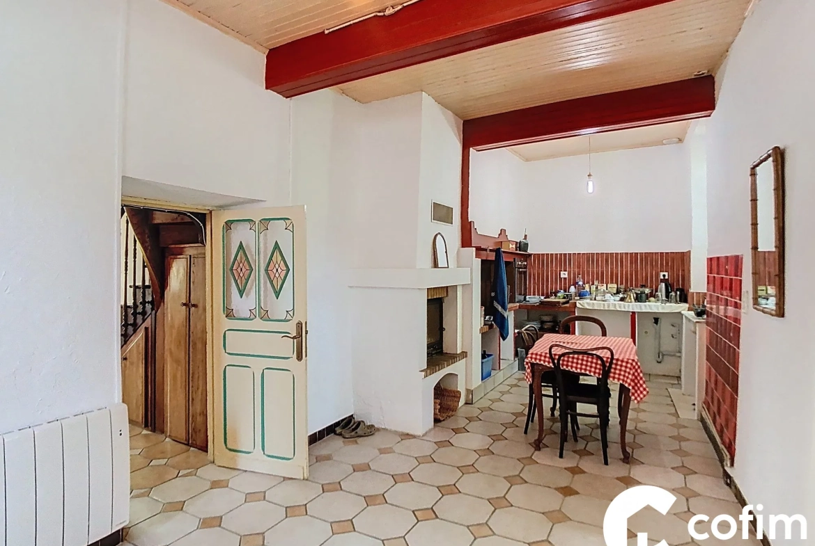 Maison traditionnelle avec grange et terrain à Garlin, proximité A65 
