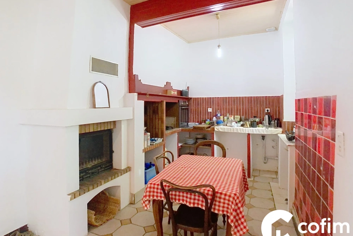 Maison traditionnelle avec grange et terrain à Garlin, proximité A65 