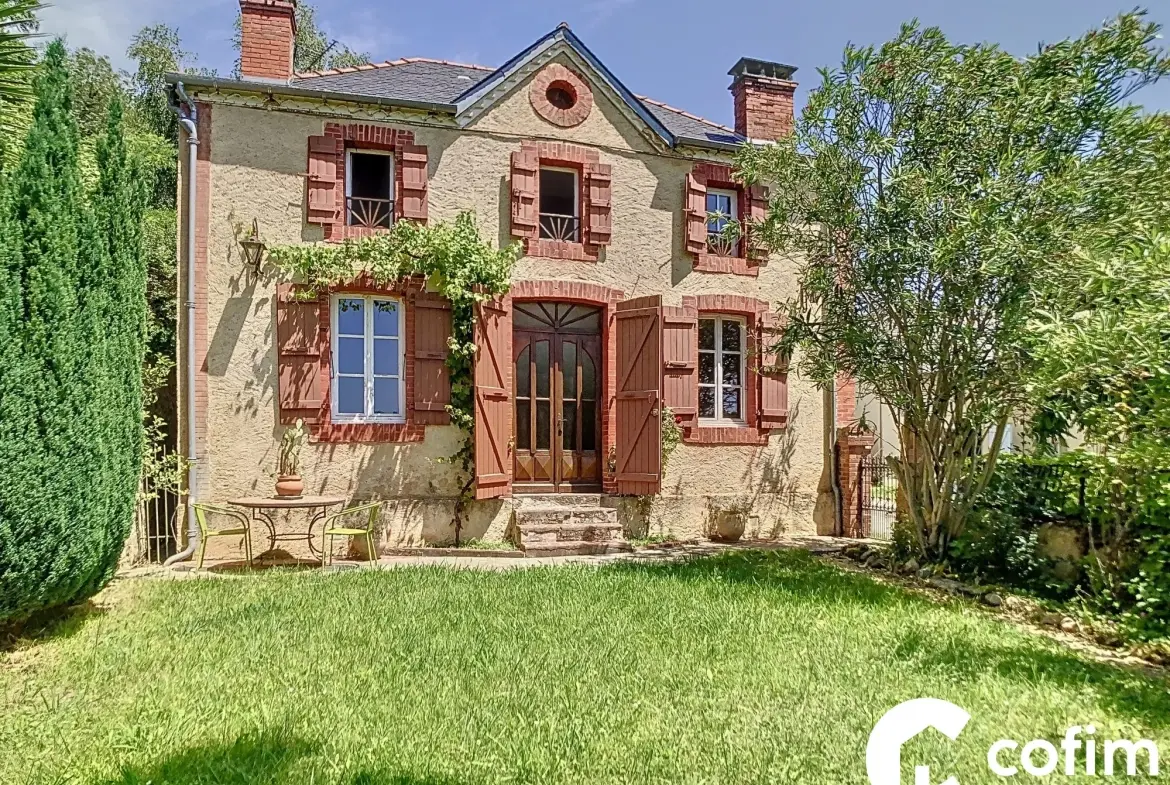 Maison traditionnelle avec grange et terrain à Garlin, proximité A65 