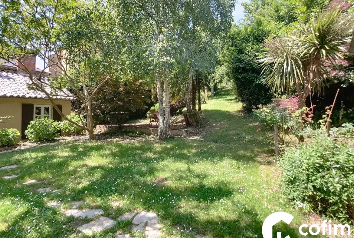 Maison traditionnelle avec grange et terrain à Garlin, proximité A65 