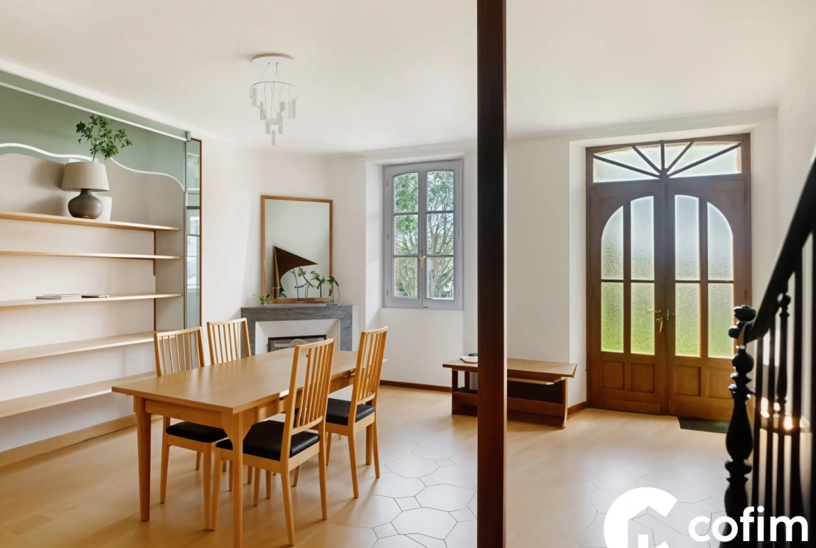 Maison traditionnelle avec grange et terrain à Garlin, proximité A65 