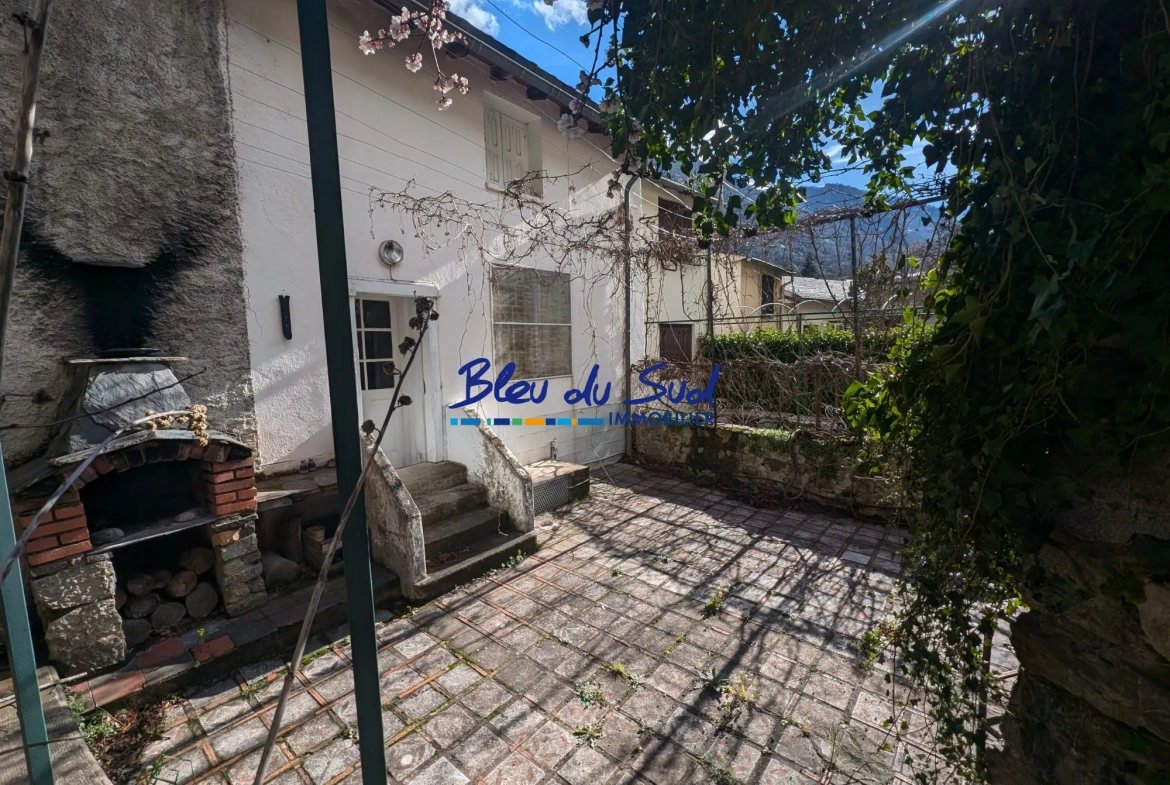 Maison ancienne pleine de charme avec jardin à Thues-Entre-Valls 