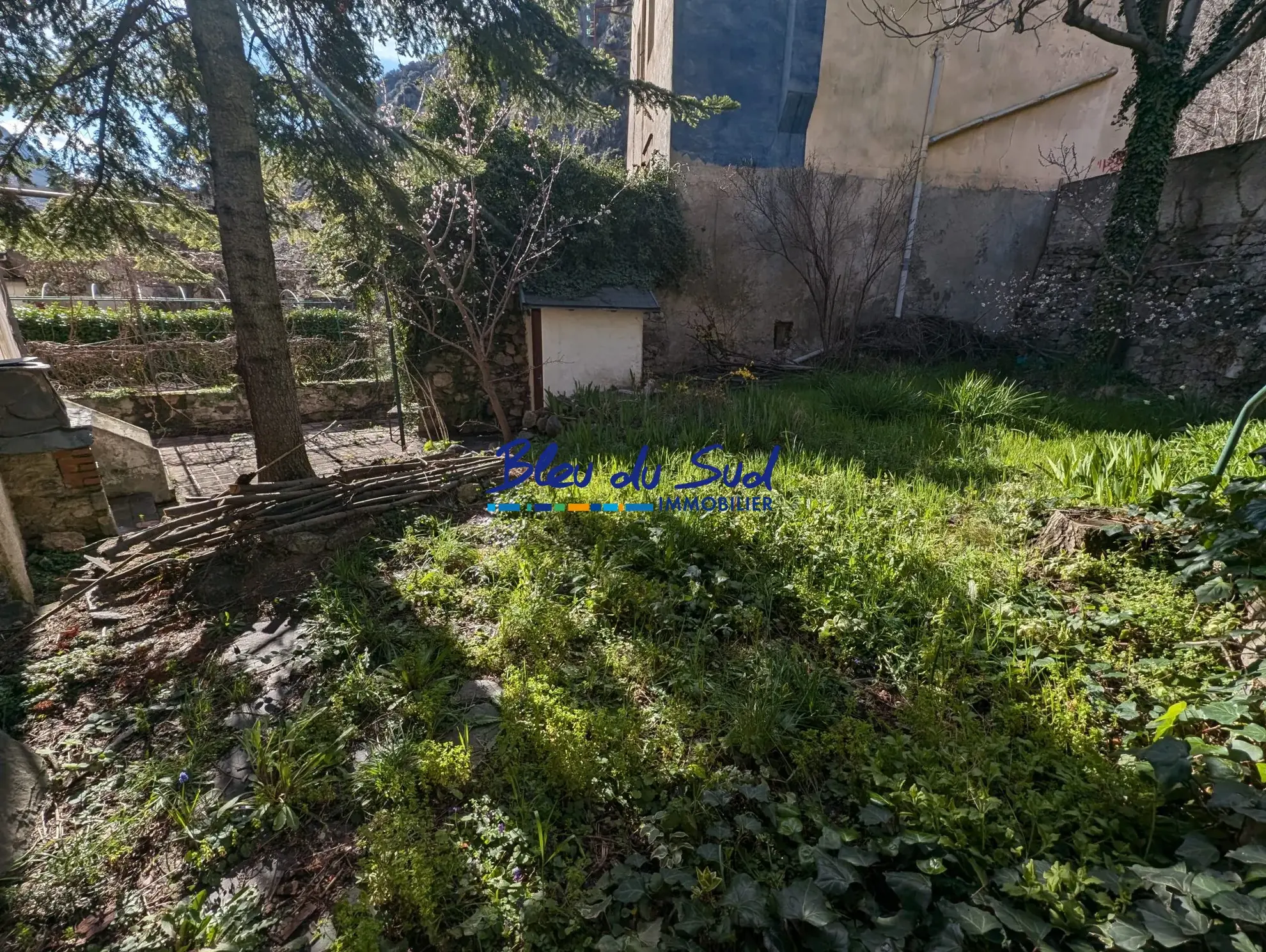 Maison ancienne pleine de charme avec jardin à Thues-Entre-Valls 