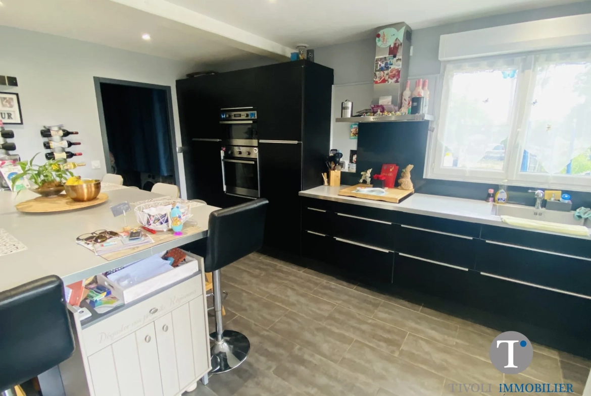 Charmante maison 3 chambres à Lesparre-Médoc avec jardin et pièce de vie spacieuse 