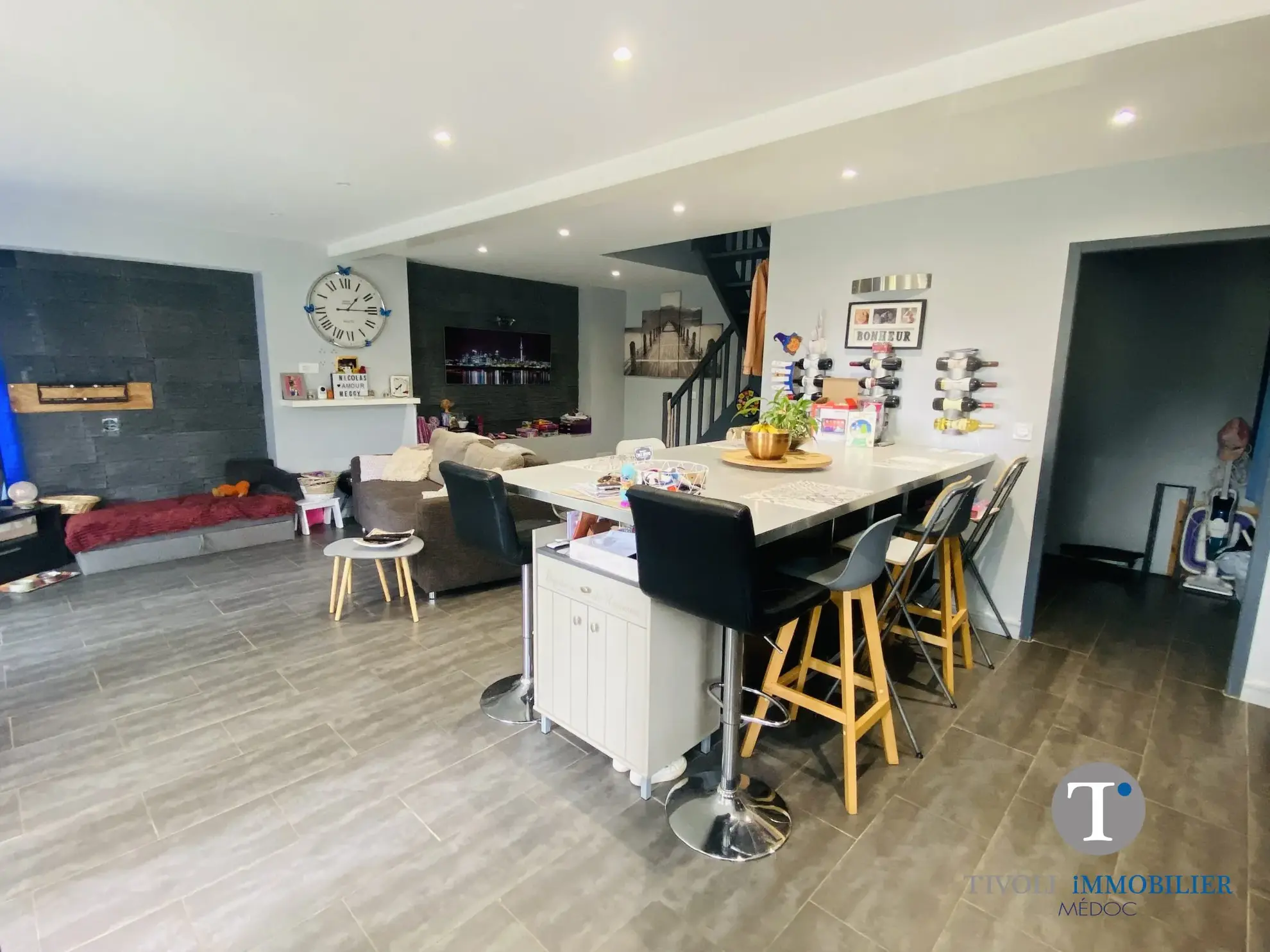 Charmante maison 3 chambres à Lesparre-Médoc avec jardin et pièce de vie spacieuse 