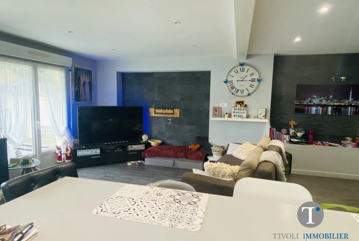 Charmante maison 3 chambres à Lesparre-Médoc avec jardin et pièce de vie spacieuse 