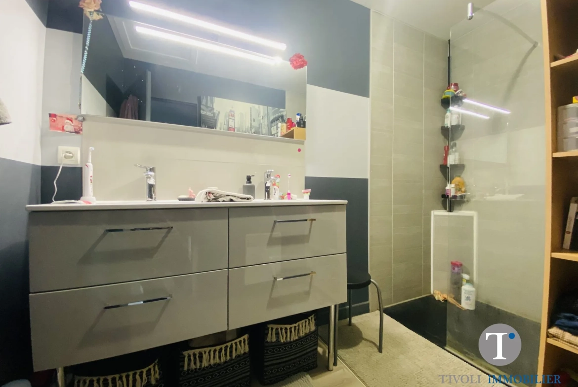 Charmante maison 3 chambres à Lesparre-Médoc avec jardin et pièce de vie spacieuse 