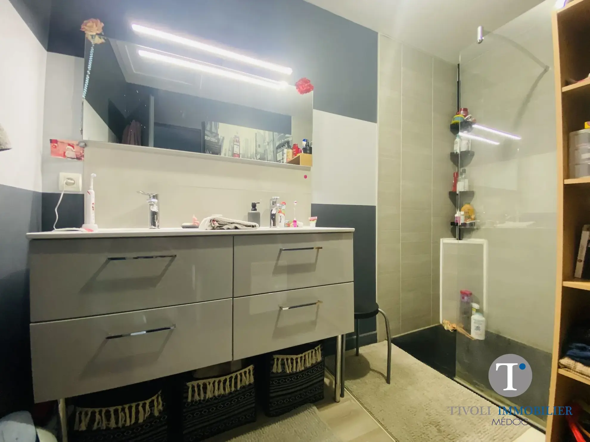 Charmante maison 3 chambres à Lesparre-Médoc avec jardin et pièce de vie spacieuse 