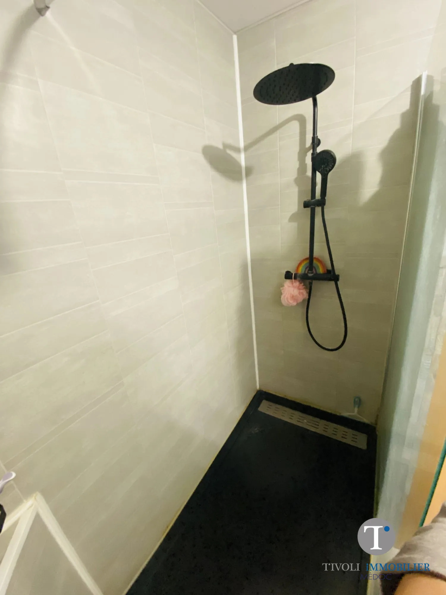 Charmante maison 3 chambres à Lesparre-Médoc avec jardin et pièce de vie spacieuse 