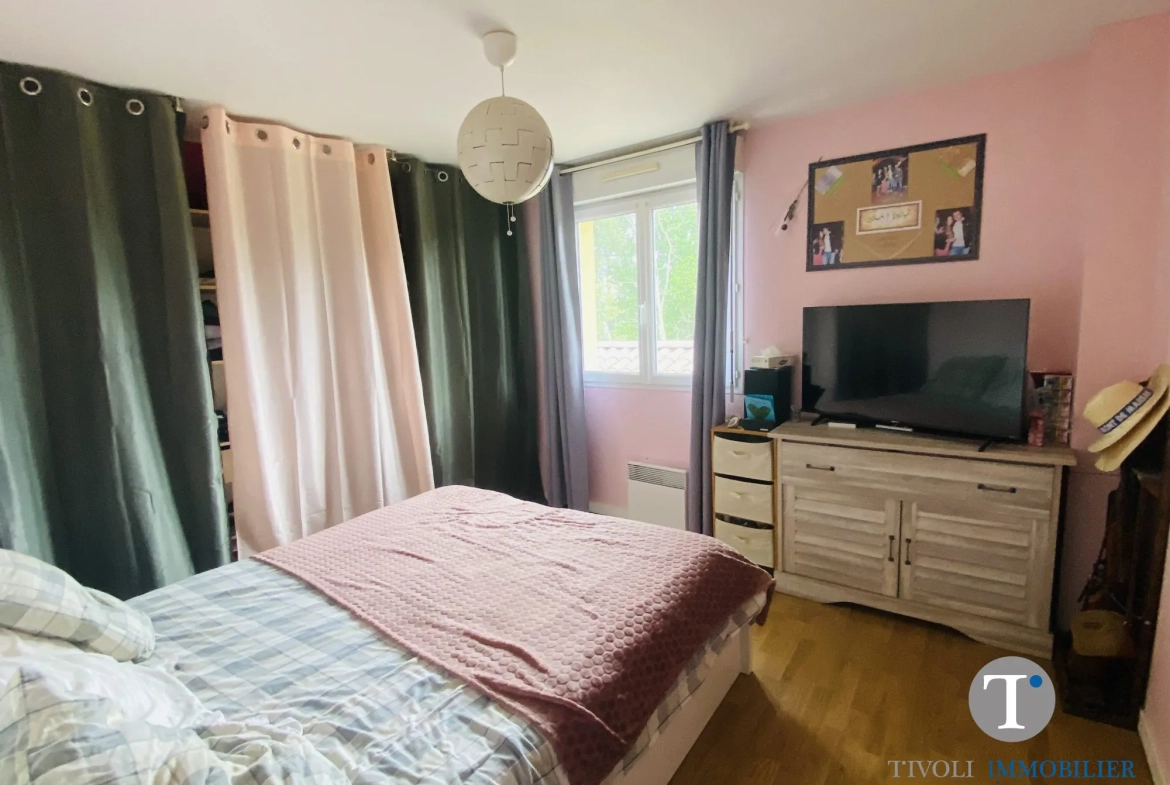 Charmante maison 3 chambres à Lesparre-Médoc avec jardin et pièce de vie spacieuse 