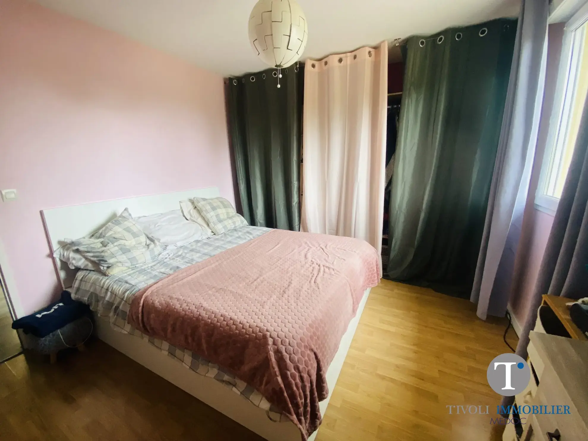 Charmante maison 3 chambres à Lesparre-Médoc avec jardin et pièce de vie spacieuse 