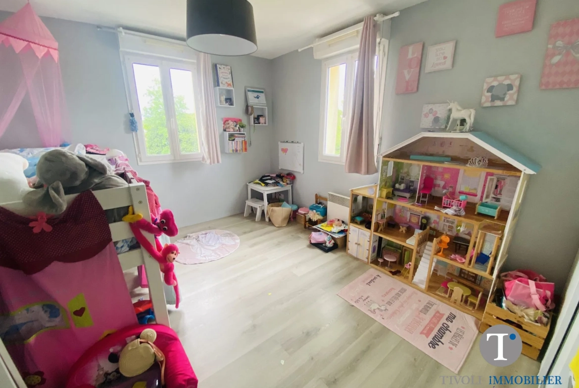 Charmante maison 3 chambres à Lesparre-Médoc avec jardin et pièce de vie spacieuse 