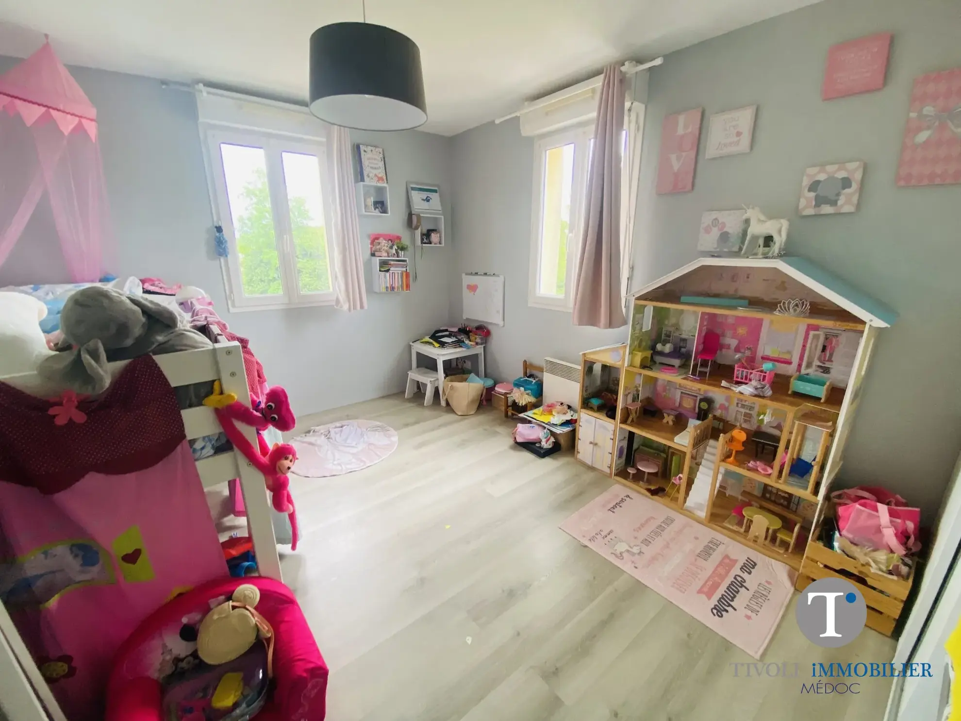 Charmante maison 3 chambres à Lesparre-Médoc avec jardin et pièce de vie spacieuse 