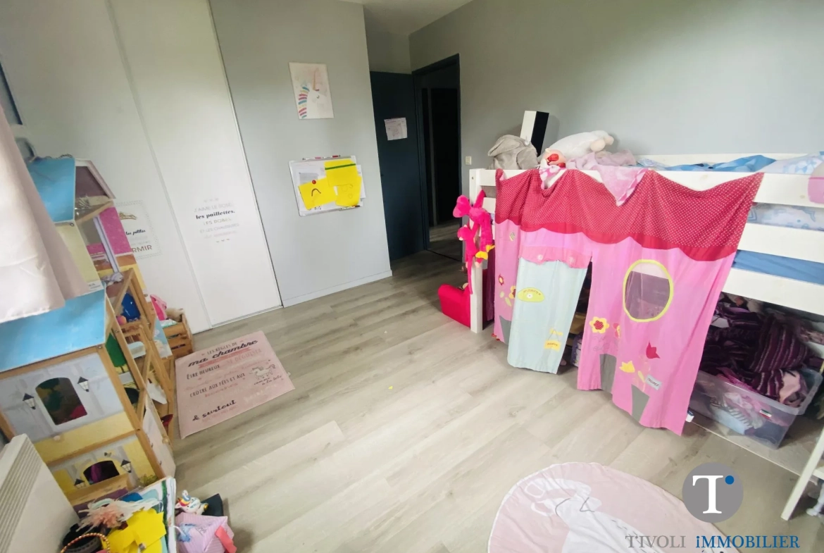 Charmante maison 3 chambres à Lesparre-Médoc avec jardin et pièce de vie spacieuse 