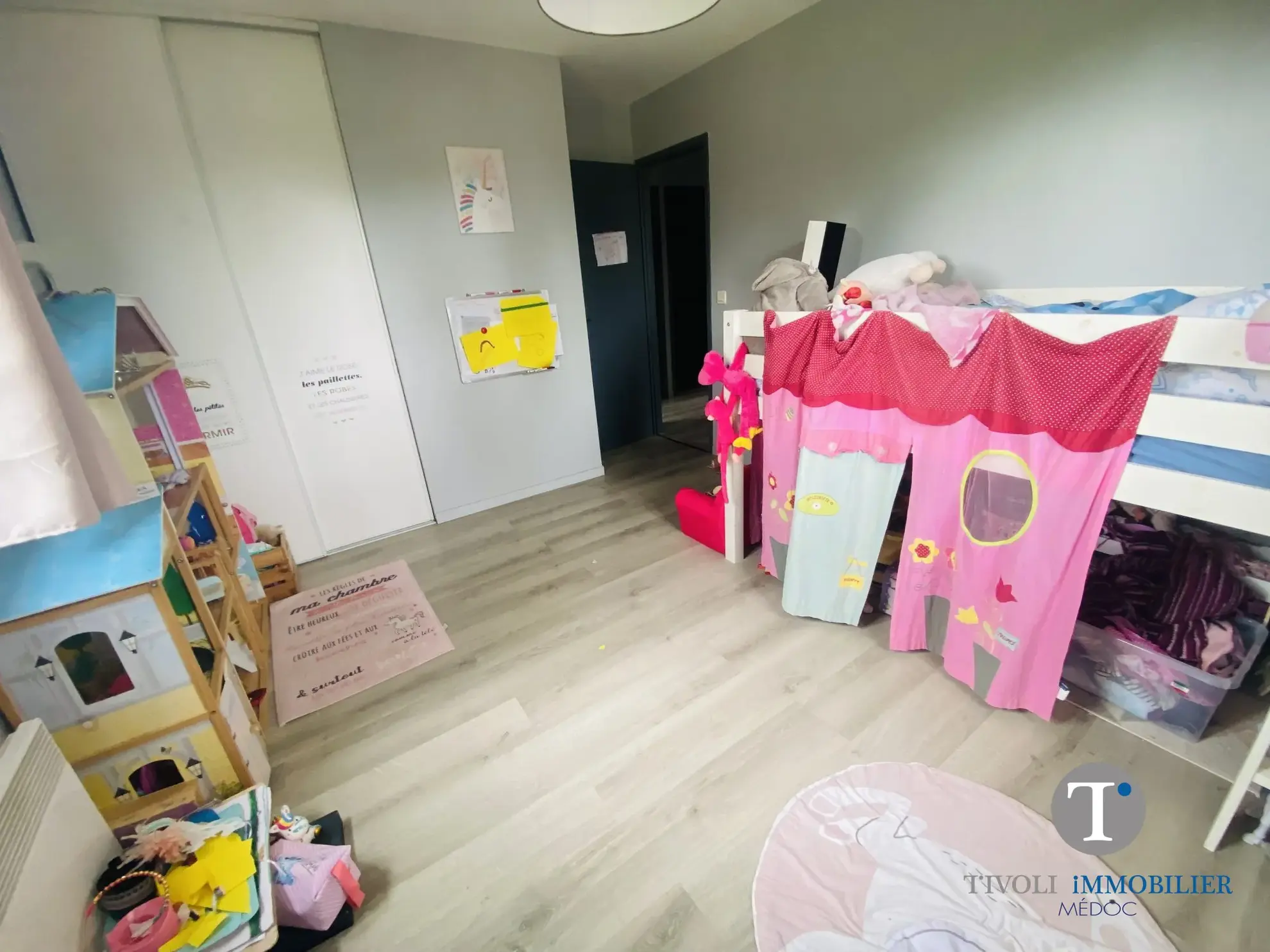 Charmante maison 3 chambres à Lesparre-Médoc avec jardin et pièce de vie spacieuse 