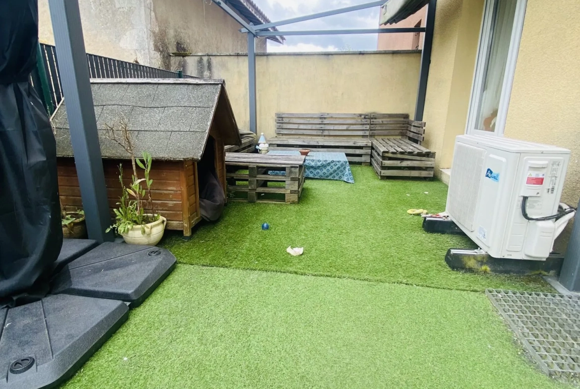 Charmante maison 3 chambres à Lesparre-Médoc avec jardin et pièce de vie spacieuse 
