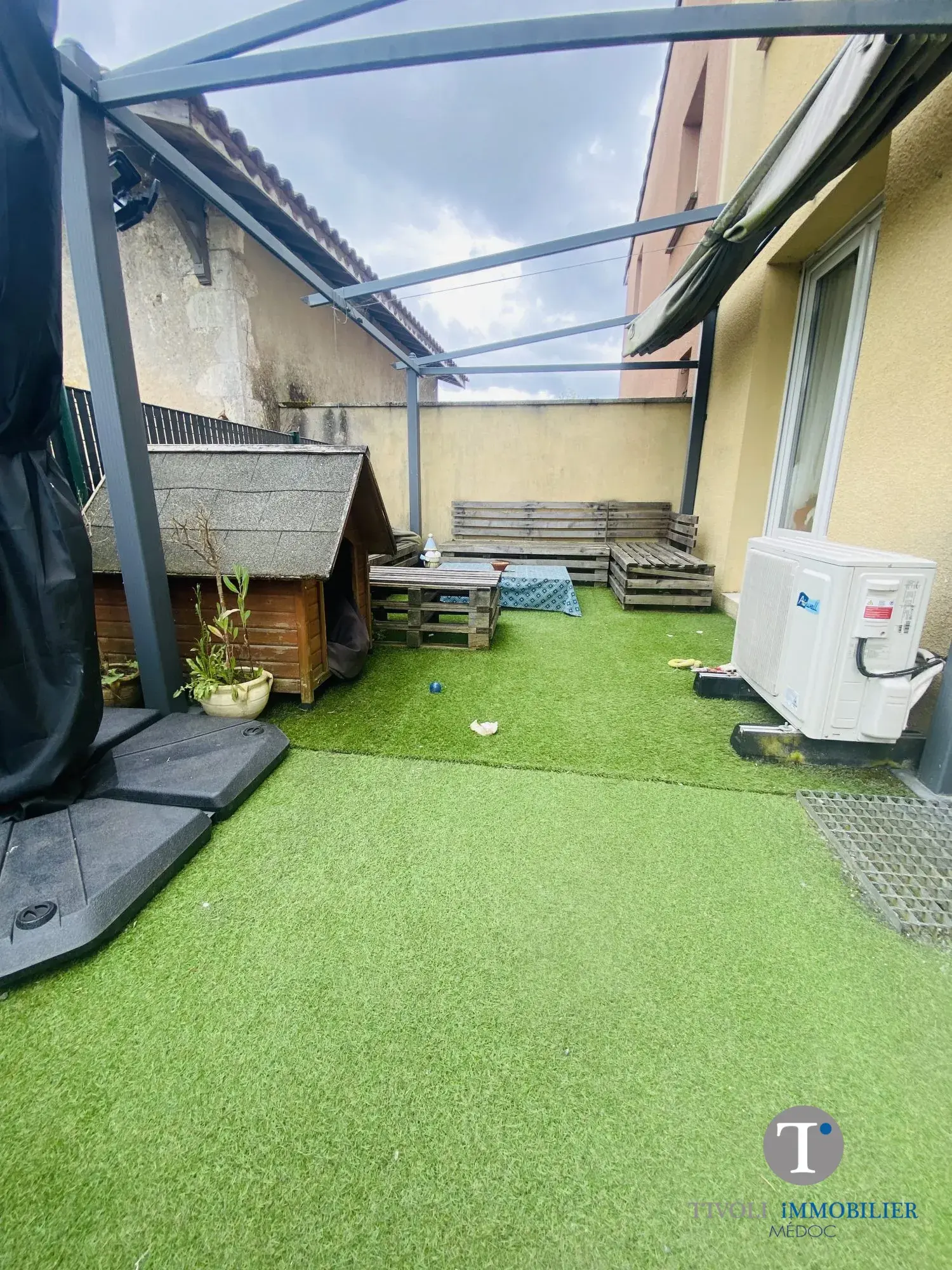 Charmante maison 3 chambres à Lesparre-Médoc avec jardin et pièce de vie spacieuse 