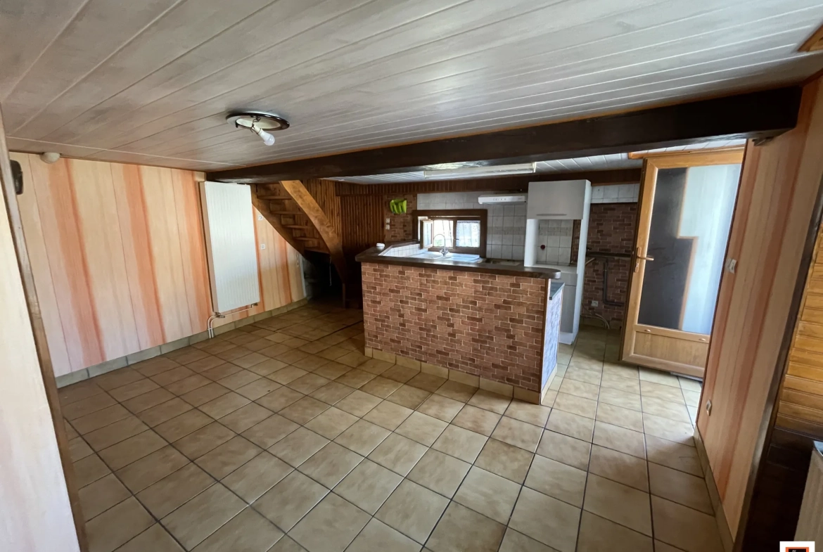 Maison de village à vendre à La Monnerie-le-Montel avec 2 chambres et travaux à prévoir 