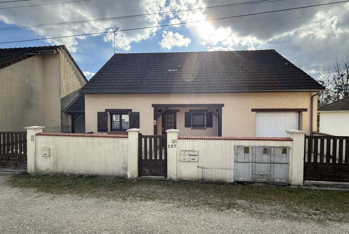 Immeuble de rapport à Gien avec deux logements loués et un appartement vacant 