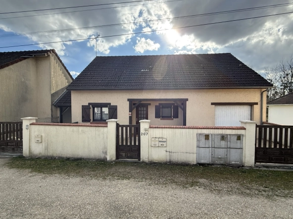 Immeuble de rapport à Gien avec deux logements loués et un appartement vacant
