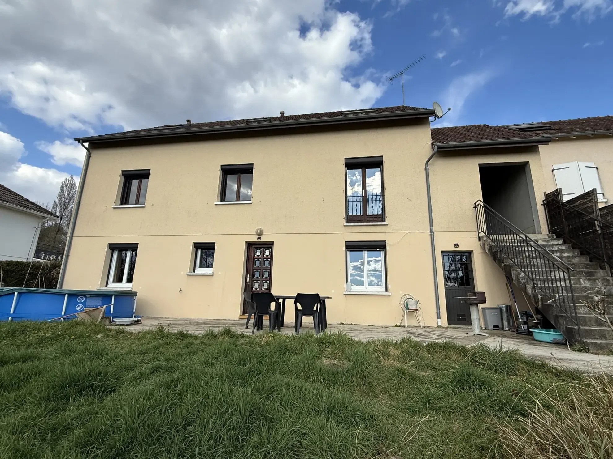 Immeuble de rapport à Gien avec deux logements loués et un appartement vacant 