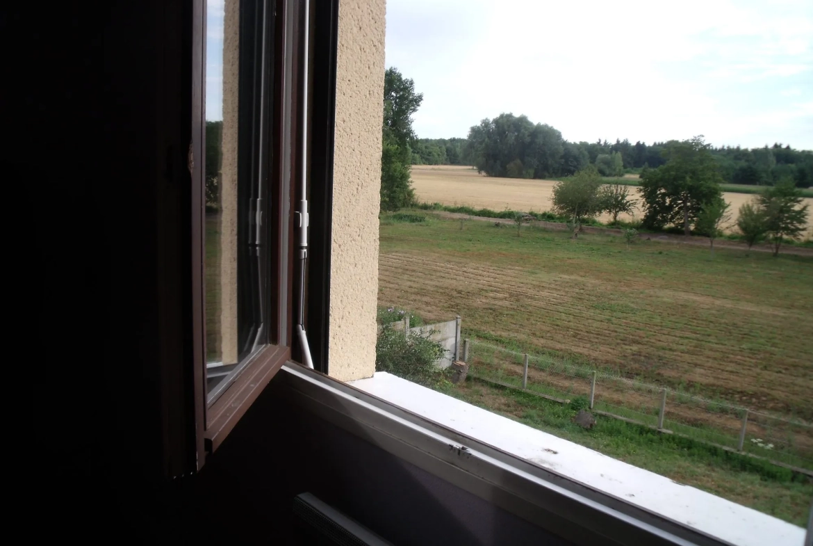 Immeuble de rapport à Gien avec deux logements loués et un appartement vacant 