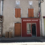 Maison de ville à rénover avec cour à Chasseneuil sur Bonnieure