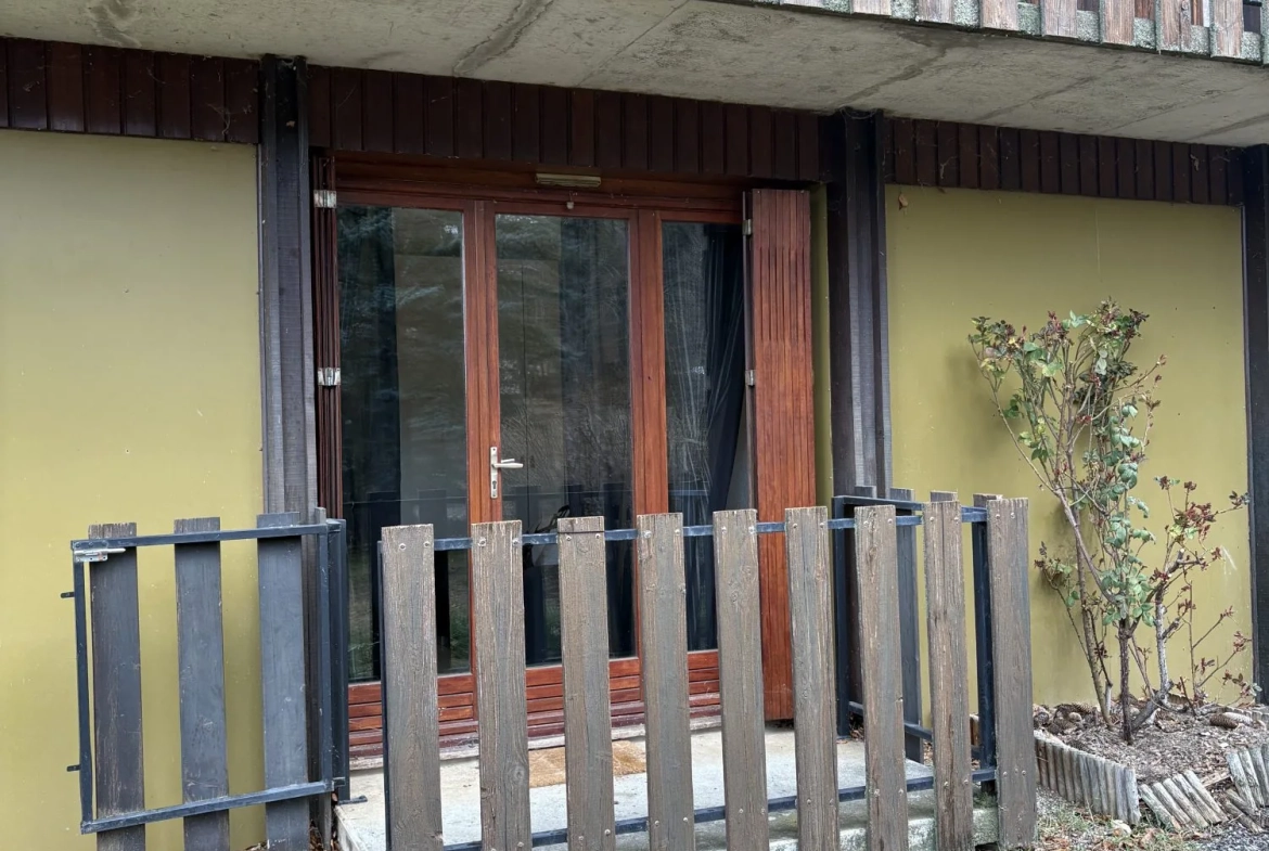 Balcon rez de jardin  Studio en Rez-de-Chaussée à Montclar avec Balcon et Cave à Vendre 
