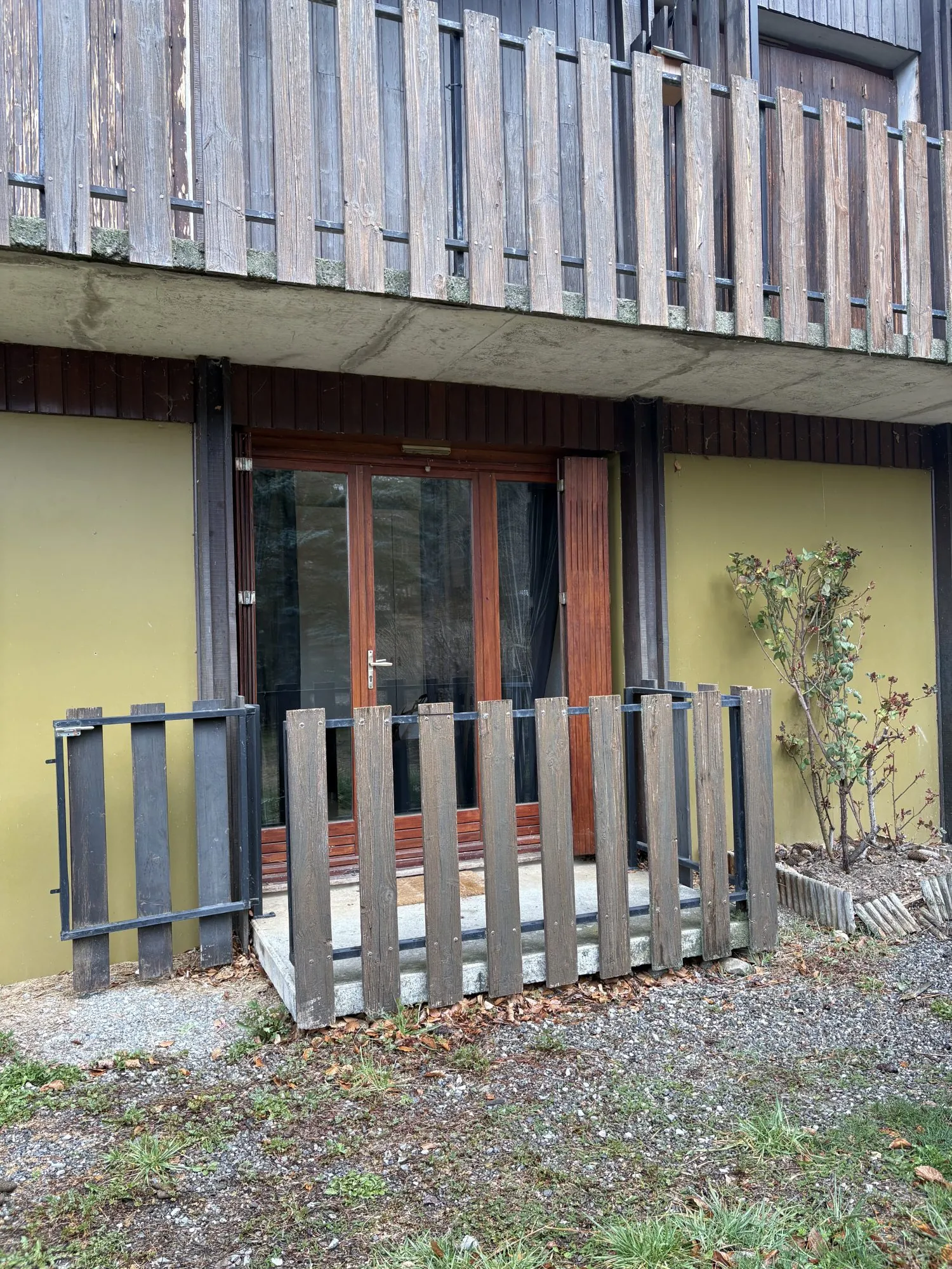 Balcon rez de jardin  Studio en Rez-de-Chaussée à Montclar avec Balcon et Cave à Vendre 