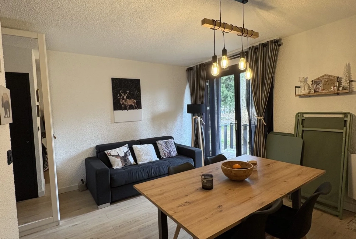 Pièce à vivre Studio en Rez-de-Chaussée à Montclar avec Balcon et Cave à Vendre 