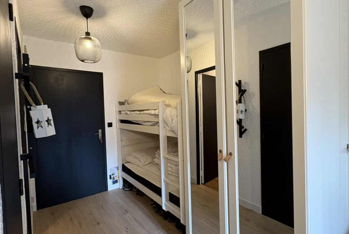 Coin montagne Studio en Rez-de-Chaussée à Montclar avec Balcon et Cave à Vendre 