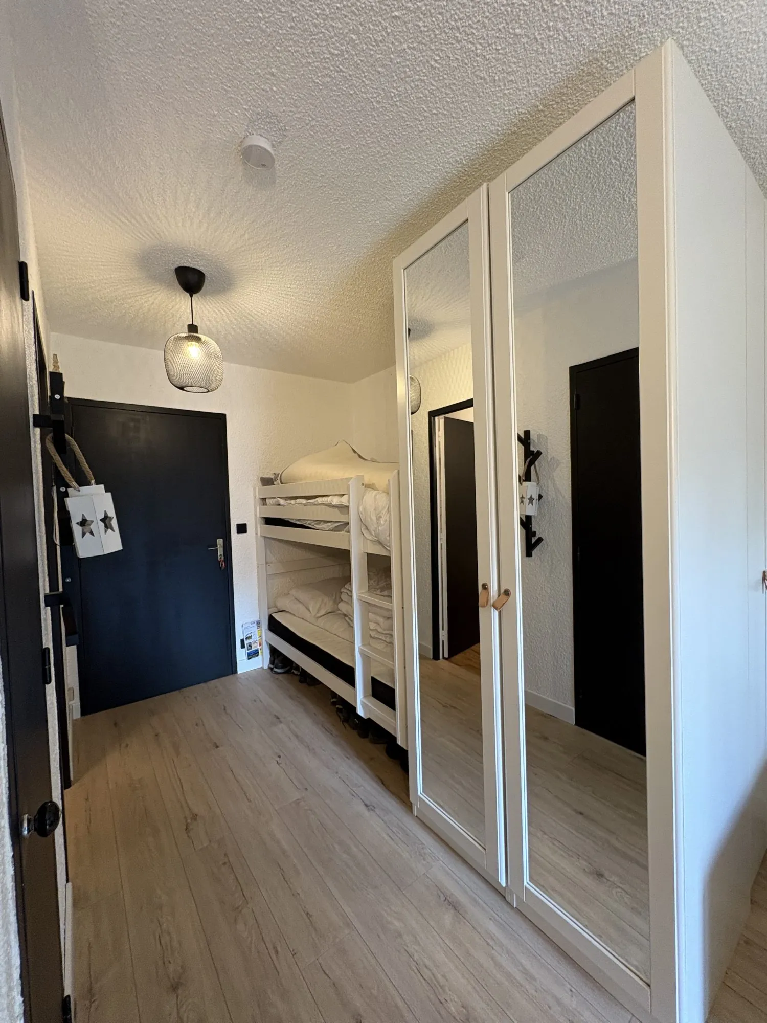 Coin montagne Studio en Rez-de-Chaussée à Montclar avec Balcon et Cave à Vendre 