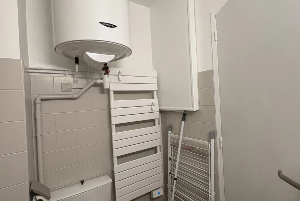 Salle de bain  Studio en Rez-de-Chaussée à Montclar avec Balcon et Cave à Vendre 