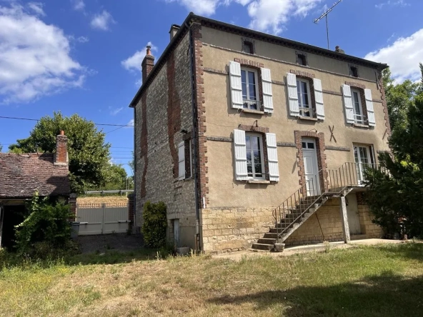 Belle maison avec grand jardin à Joigny, 4 chambres, dépendances, secteur calme