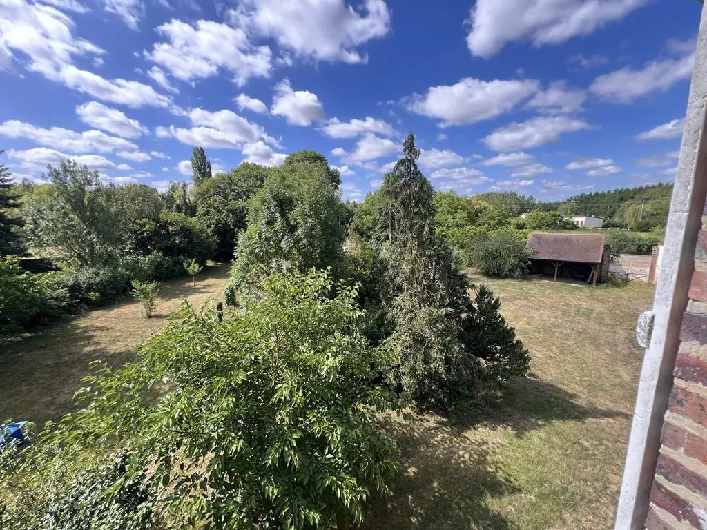 Belle maison avec grand jardin à Joigny, 4 chambres, dépendances, secteur calme 